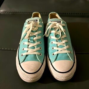 Converse athletic shoes low top size 9
